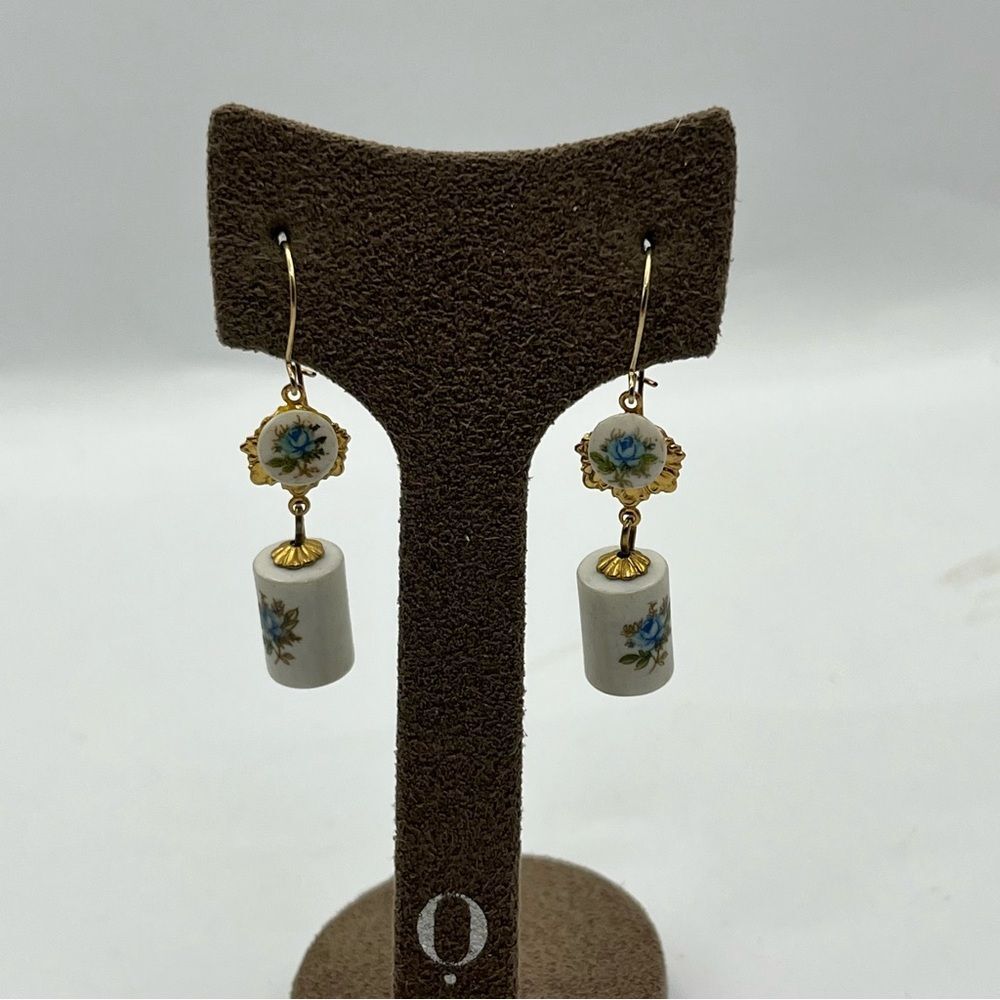 Gold and White Dangle Earrings with Elegant Design
